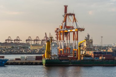Manila, Philippin bir vinç yükleme konteyner gemi closeup