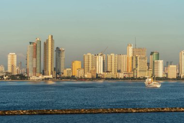 Amosup kurtarma gemisi ve South Harbor, Manila, Phi kapalı Gökdelenler
