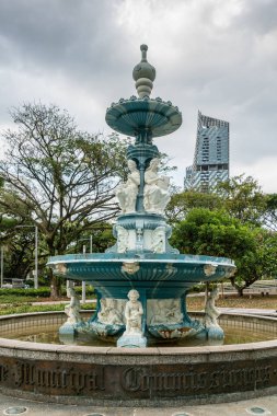 Esplanade Park Tan Kim Sen çeşme, Singapur.