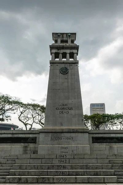 Portret. Pomnik wojny Cenotaph w parku Esplanade w Singapurze — Zdjęcie stockowe