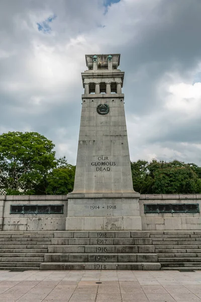 Portre, Esplanade Park'taki Cenotaph savaş anıtı, Singapur — Stok fotoğraf