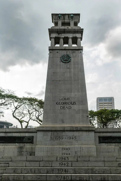 Portret. Pomnik wojny Cenotaph w parku Esplanade w Singapurze — Zdjęcie stockowe