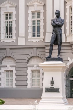 Victoria Tiyatroları Önünde Stamford Raffles Heykeli Closeup
