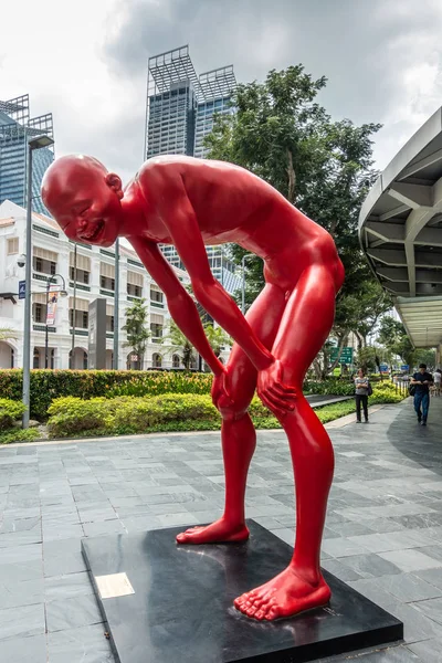 Rote erinnerung - lächelstatue von chen wen ling, singapore. — Stockfoto