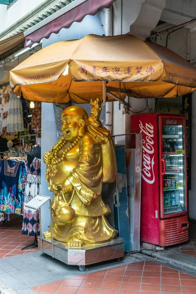 Estatua de Buda de Oro utilizada como unidad de caridad en Chinatown, Singapo — Foto de Stock