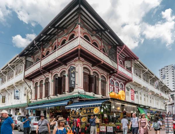 Angolo storico con balcone casa a Chinatown, Singapore . — Foto Stock