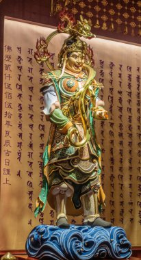 Dwarapalaka ve yılan ejderhası Buda Dişi Kalıntı Tapınağı 'nda.