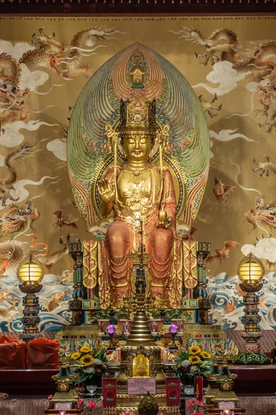 Primer plano de Buda de Medicina en Buddha Tooth Relic Temple, Singapo —  Fotos de Stock