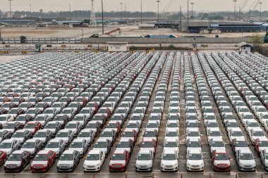 Ayrıca Laem Chabang Limanı, Tayland 'da limanda 100 Dodge araba var.