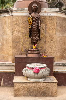 Ko Lo 'da küçük, aydınlanmış, merhametli bir bodhisattva var.