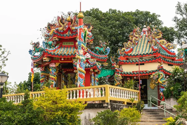 Wat Koh Loy shrines on Ko Loi Island, Si Racha, Thailand. — Stock Photo, Image