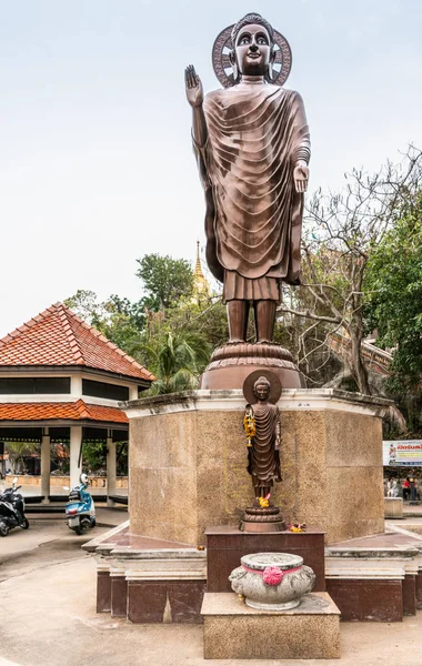 Iluminat, plin de compasiune bodhisattva pe insula Ko Loi, Si Rach — Fotografie, imagine de stoc