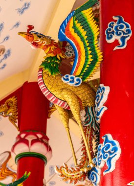 Ko Loi Adası 'ndaki Guan Yin tapınağında turna kuşu, Si Racha, Tayland