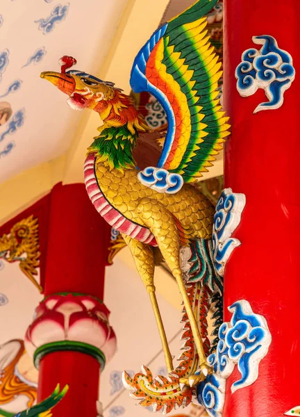 Птица журавля в храме Гуань Инь на острове Ко Лой, Си Рача, Тайла — стоковое фото