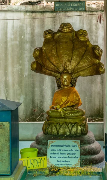 Βουδιστικό άγαλμα για το Σάββατο στο μοναστήρι Wang Saen Suk, Bang Sa — Φωτογραφία Αρχείου