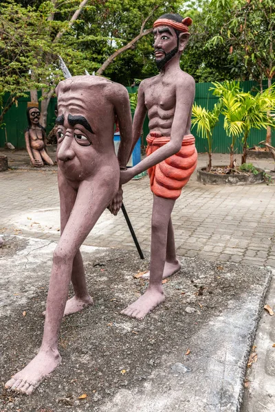 Cabeza sobre vientre en el Jardín del Infierno en el monasterio de Wang Saen Suk, Bang — Foto de Stock