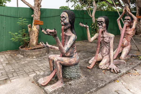 Mentirosos con enormes lenguas en el Jardín del Infierno en Wang Saen Suk m — Foto de Stock