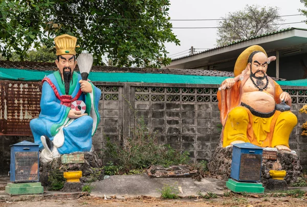 Dos dioses chinos en el monasterio de Wang Saen Suk, Bang Saen, Tailandia — Foto de Stock