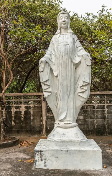 Virgin Mary statue at Wang Saen Suk monastery, Bang Saen, Thaila — Stock Photo, Image