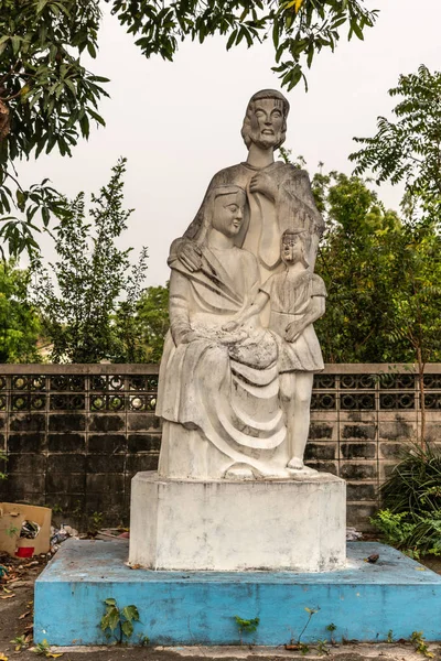 位于安徽省邦萨恩市王萨赫修道院的神圣家族雕像 — 图库照片