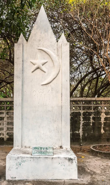 Muselman staty vid Wang Saen Suk kloster, Bang Saen, Thailand. — Stockfoto