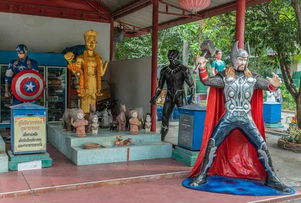 Comic υπερήρωες στο μοναστήρι Wang Saen Suk, Bang Saen, Thailan — Φωτογραφία Αρχείου