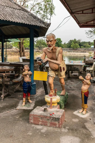 Statue d'homme en fuite au monastère de Wang Saen Suk, Bang Saen, Thaila — Photo