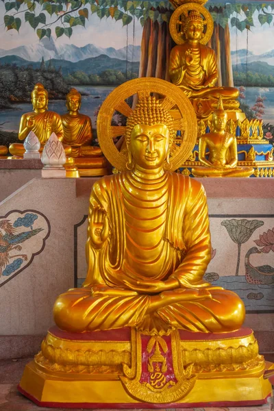 Bodhisattva and Buddha in back in Main Prayer Hall of Wang Saen — Stock Photo, Image