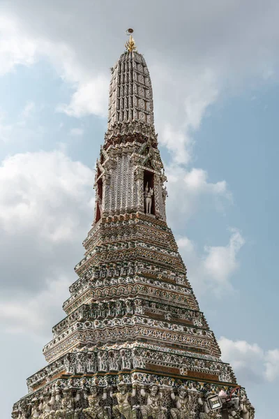 Seção superior do Main Spire of Temple of Dawn, Bangkok Tailândia . — Fotografia de Stock