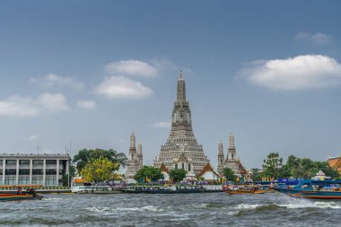 Şafak Tapınağı ve Chao Phraya Nehri, Bangkok Tayland.
