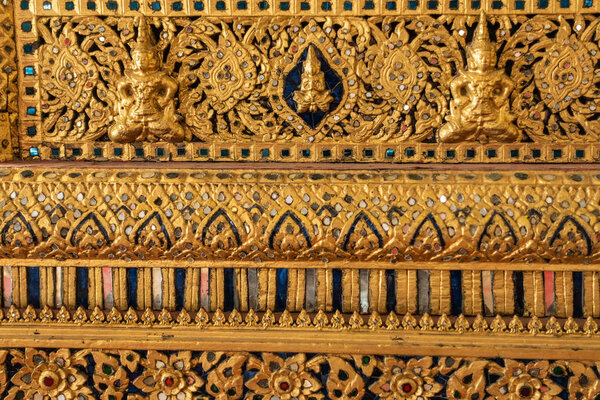 Закрытие золотых украшений на Королевском стенде баржи, Бангкок Т.
