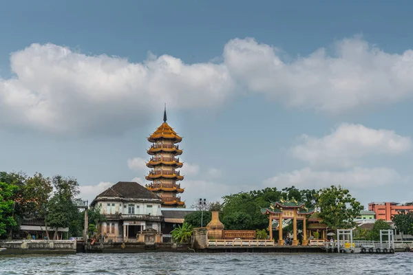 Amplia vista del templo y la pagoda Chee Chin Khor, Bangkok Tailandia . — Foto de Stock