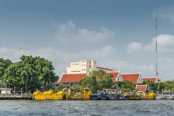 Vakgroep Advocatenkantoren op Chao Phraya River, Bangkok Thailan — Stockfoto