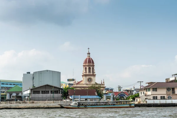 Iglesia de Santa Cruz en el río Chao Phraya, Bangkok Tailandia . — Foto de Stock