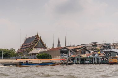 Chao boyunca Grand Palace 'ın komşuları olarak pazar ve fakir konutlar 