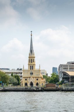 Chao Phraya Nehri kıyısındaki Kutsal Tespih Kilisesi, Bangkok Tayland.