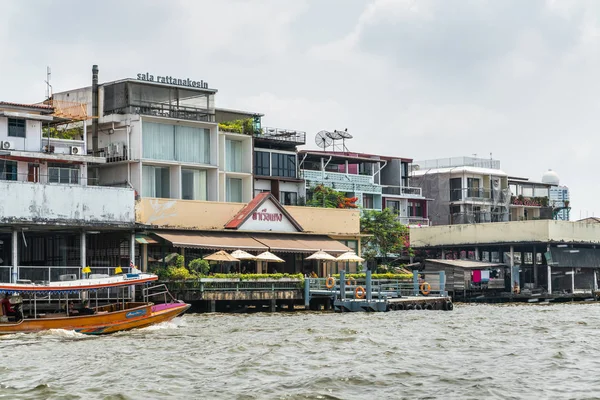 Sala Rattanakosin restaurant along Chao Phraya River, Bangkok Th — Stock Photo, Image