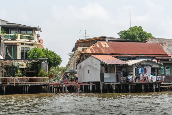 Slums built on stilts in Chao Phraya River, Bangkok Thailand. — Stock Photo, Image