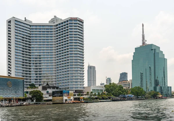 Royal Orchid Sheraton Hotel вдоль реки Чао Прайя, Бангкок Тха — стоковое фото