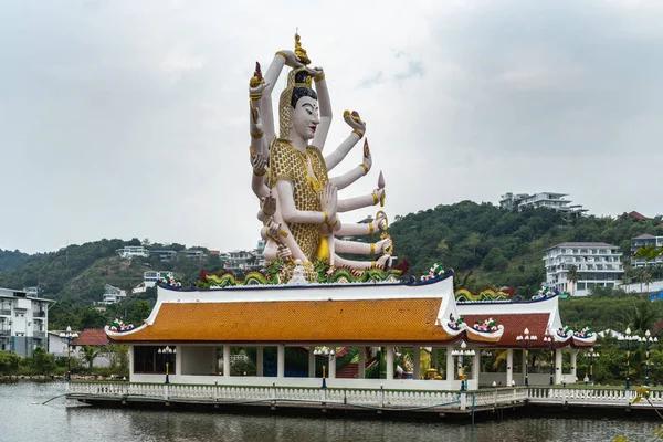 Déesse Guan Yin dominant le sanctuaire, île Ko Samui, Thail — Photo