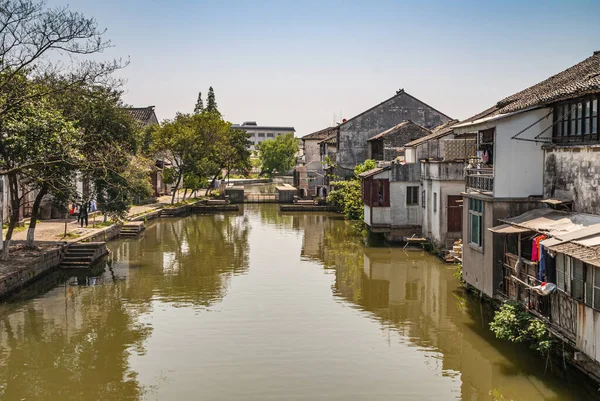 Tongli Jiangsu China Mei 2010 Lijnen Donkere Overdekte Vieze Arme — Stockfoto