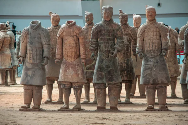 Xian China 2010 Terracotta Army Museum Hall 베이지 조각상에 일부는 — 스톡 사진