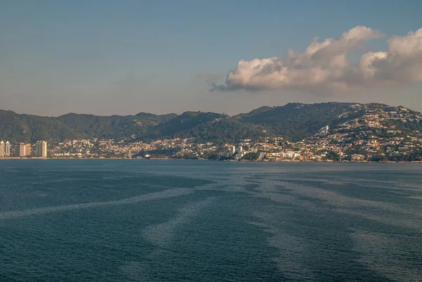 Acapulco Mexique Novembre 2008 Baie Eau Bleue Avec Sur Côté — Photo