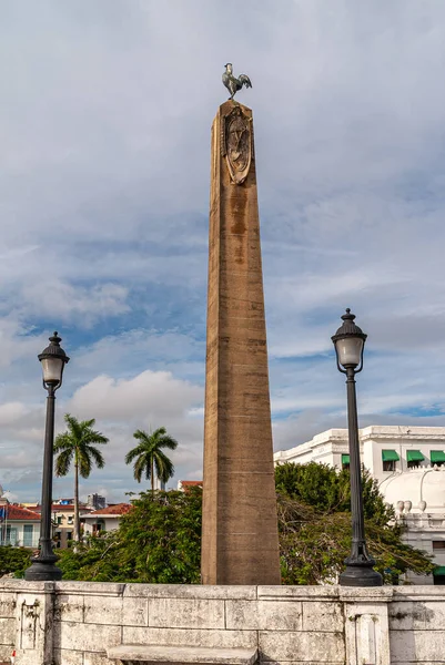 Ciudad Panamá Panamá Noviembre 2008 Obelisco Piedra Marrón Con Estatua — Foto de Stock
