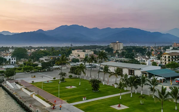 Puerto Vallarta Meksyk Kwietnia 2008 Poranne Żółto Pomarańczowe Światło Nad — Zdjęcie stockowe