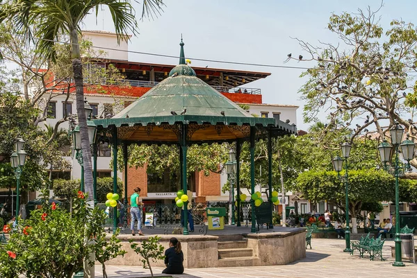 Puerto Vallarta Mexico April 2008 Groene Overdekte Cirkelvormige Muziekconcertkiosk Vierkant — Stockfoto