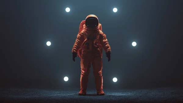 Astronauta Una Tuta Spaziale Arancione Con Visiera Nera Piedi Alieno — Foto Stock