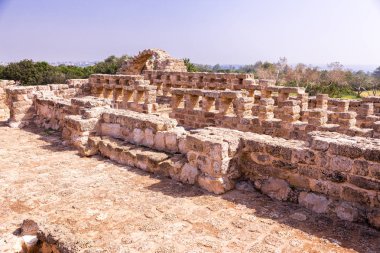 Antik taş dış duvar, arkeolojik site park, Ramat Hanadiv bahçeleri anıt miras Turizm, Kuzey İsrail bina kalıntıları.