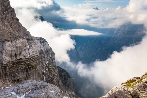 Soca Zelené Údolí Hlubokého Kaňonu Lesní Kamenné Hory Útesy Ridge — Stock fotografie