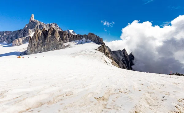 アルプス山脈尾根山頂氷河風景、モンブランマッシ — ストック写真